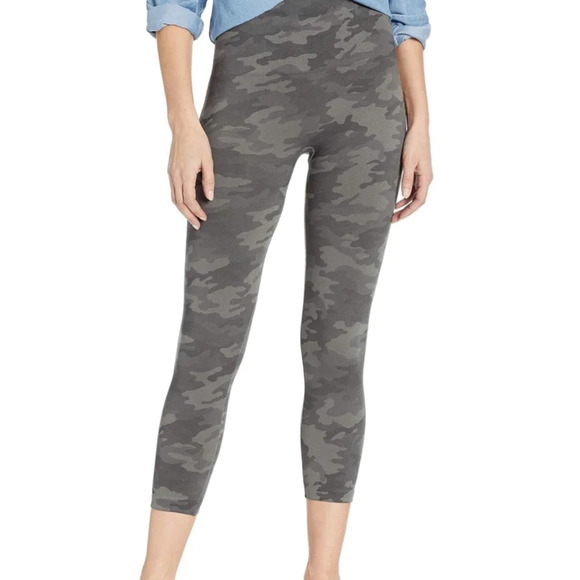 SPANX Pants - Spanx Seamless‎ Shaping Cropped Leggings, Camo, Size L/G